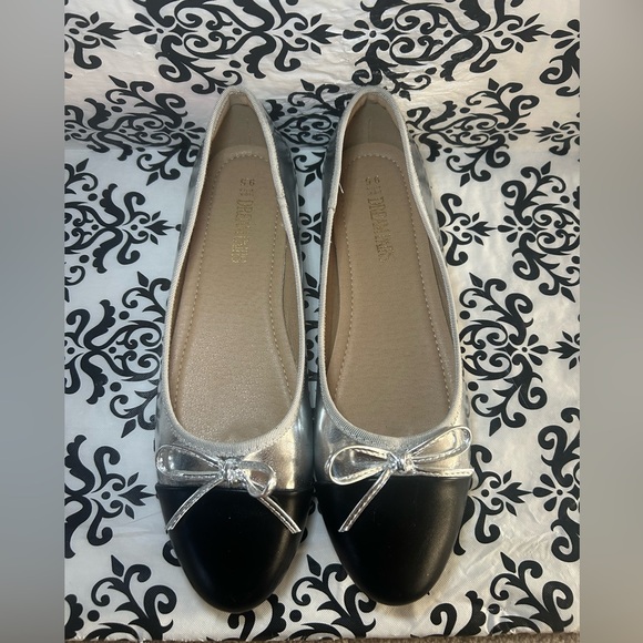 NWOT DREAM PAIRS Women's Cap Toe Ballet Flats - Picture 7 of 10